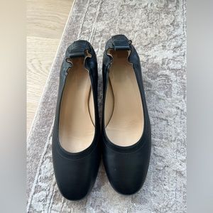 Black Everlane heeled ballet flats